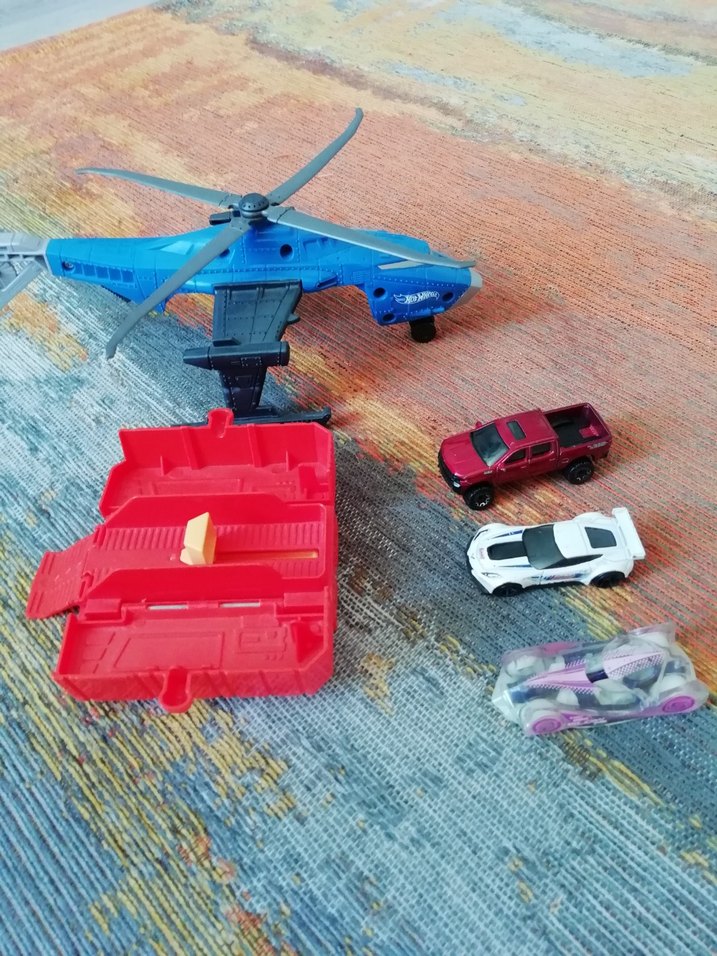 Hot wheels helikopter kasa 3 arabayla birlikte - Görsel 2