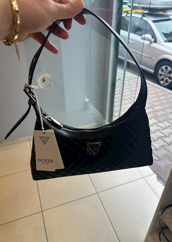 GUESS Çanta Orjinal Etiketli yana kaydır