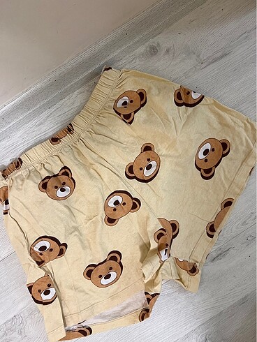 Trendyol & Milla Şortlu pijama taking