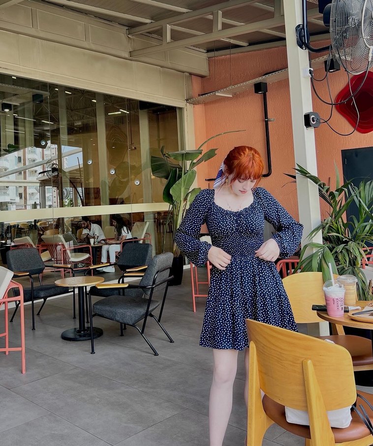 V Yaka Uzun Kollu Batik Desen Midi Elbise - Görsel 2