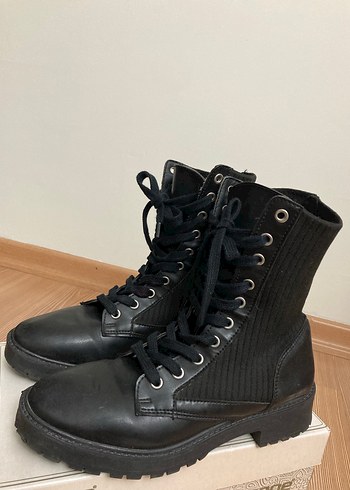 Siyah Deri Blok Topuklu Gotik Kadın Bot - Görsel 2