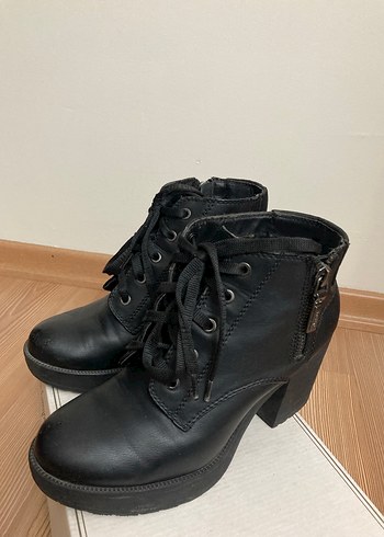 Siyah Deri Kadın Blok Topuklu Bot - Görsel 2