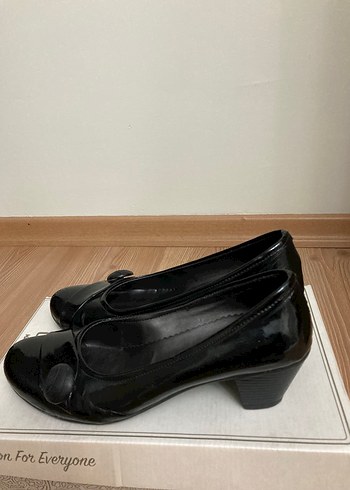 Klasik Siyah Tokalı Kadın Topuklu Ayakkabı - Görsel 4