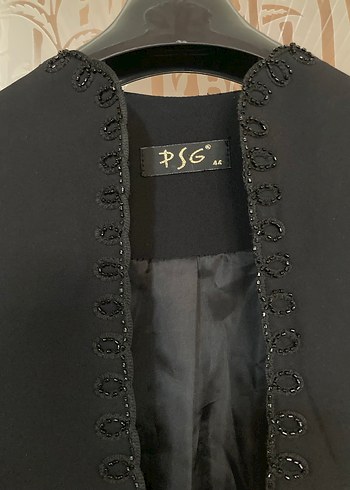 Kadın Siyah Uzun Kaban, Kürklü Detaylı, Gotik - Görsel 3