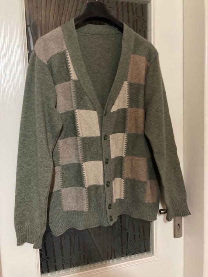 Yeşil renkli önü kare desenli hırka - Görsel 5