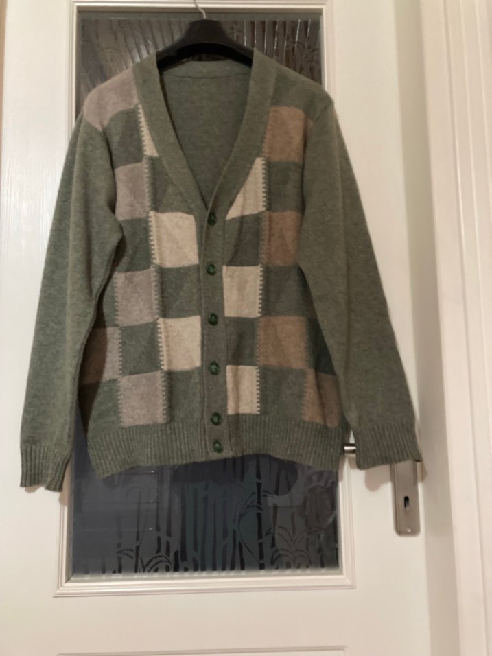 Yeşil renkli önü kare desenli hırka - Görsel 3