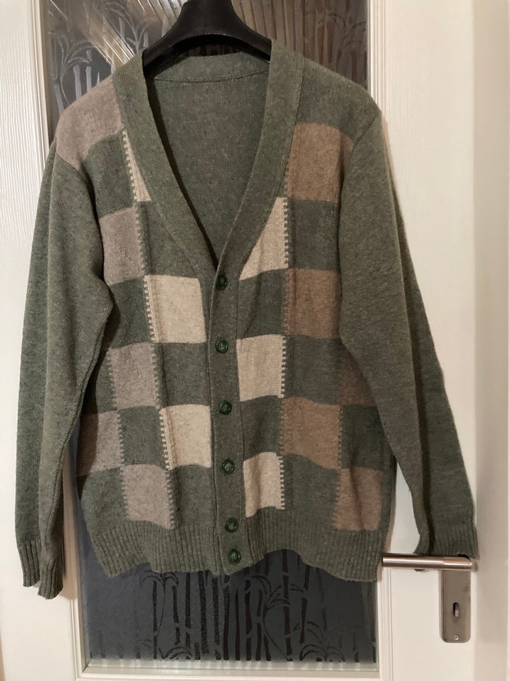 Yeşil renkli önü kare desenli hırka - Görsel 2