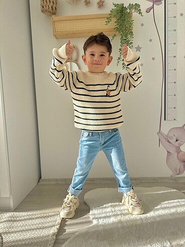 Diğer Erkek Çocuk Krem Triko ve Kot Pantolon Takımı
