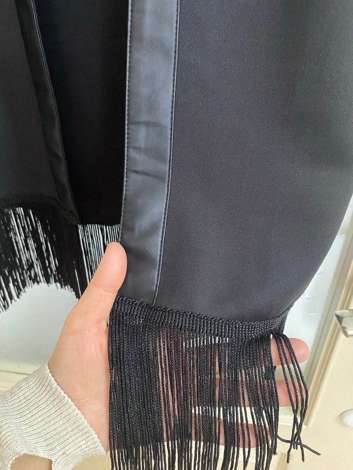 Püsküllü Siyah Uzun Kadın Yelek - Görsel 2