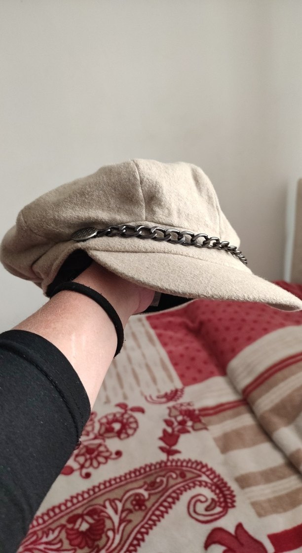 Zincir Detaylı Bej kadın şapka - Görsel 3