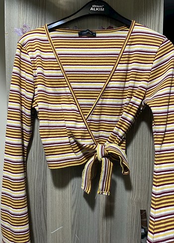 Çizgili Pilili Kısa Kadın Bluz - Görsel 3