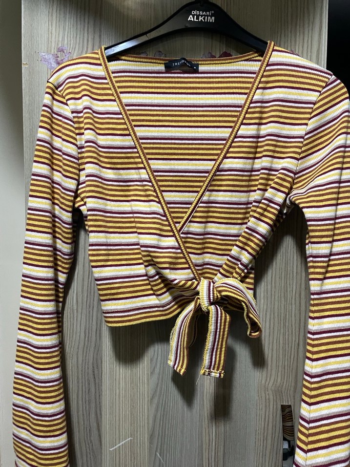 Çizgili Pilili Kısa Kadın Bluz - Görsel 2