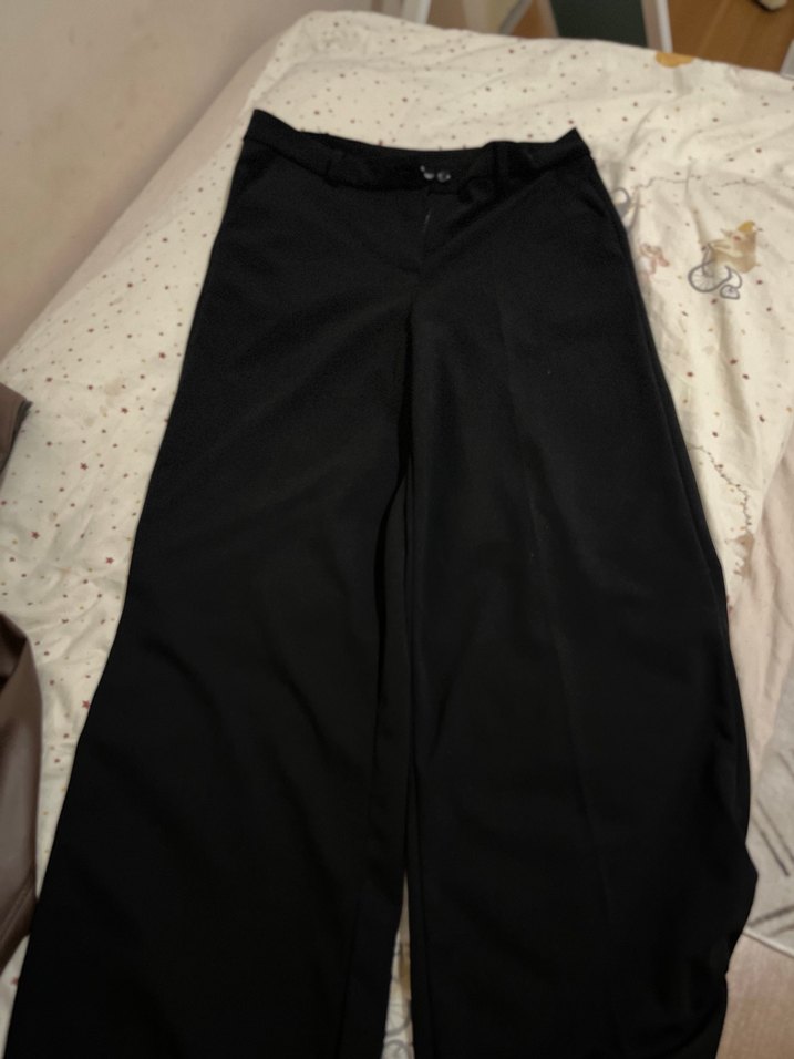 Düğmeli Siyah Midi Kumaş Pantolon - Görsel 2