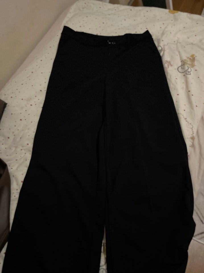 Düğmeli Siyah Midi Kumaş Pantolon - Görsel 3