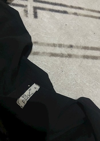 Siyah Uzun Kollu Dökümlü Uzun Elbise - Görsel 2