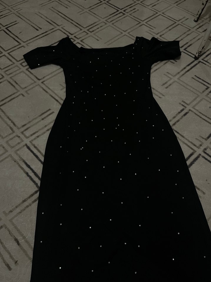 Uzun Siyah Pul Detaylı Elbise - Görsel 2