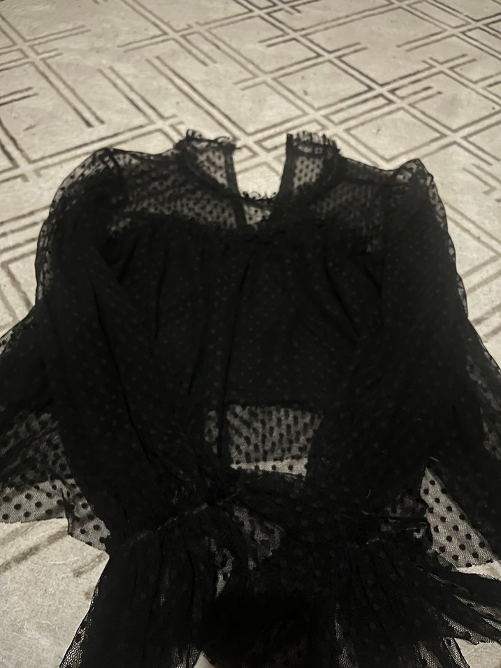 Uzun Kollu Siyah Gotik Fırfırlı Bluz - Görsel 4