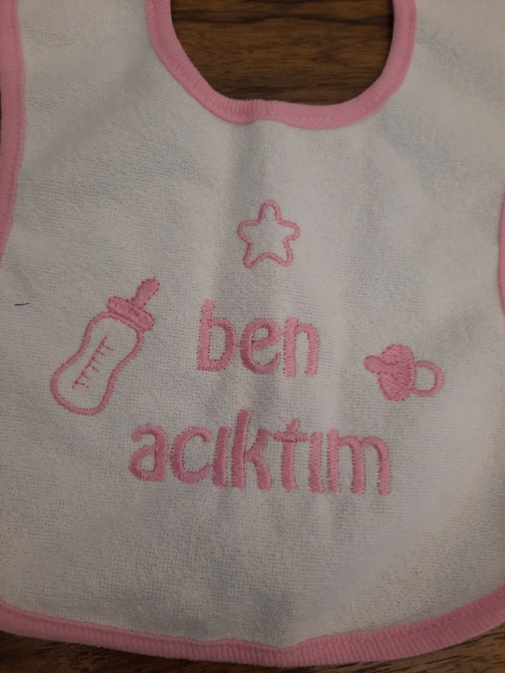 Pembe Baskılı Bebek Önlüğü - Görsel 2