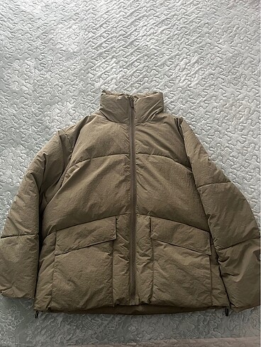 Zara Mont