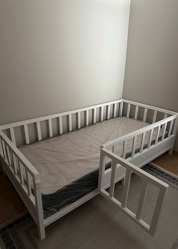 Diğer Beyaz Montessori bebek yatağı