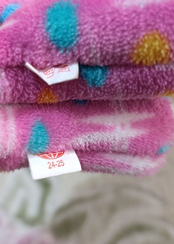 Kız Çocuk Renkli Örgü Ev Terliği - Görsel 2