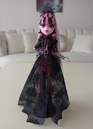 Monster high howliday draculaura 