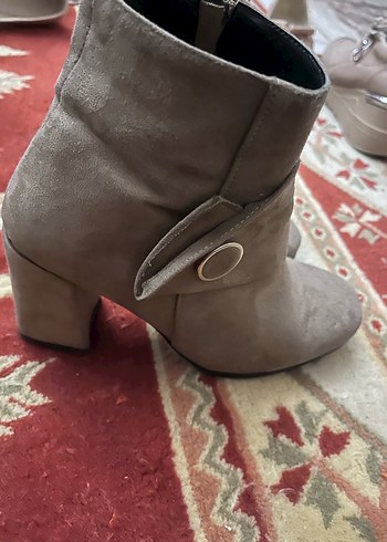 Gri Süet Tokalı Kadın Bot - Görsel 3