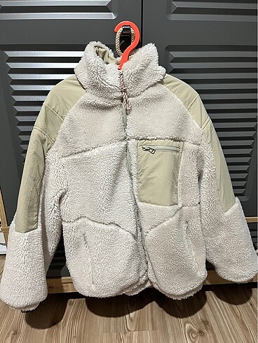 Bershka Mont