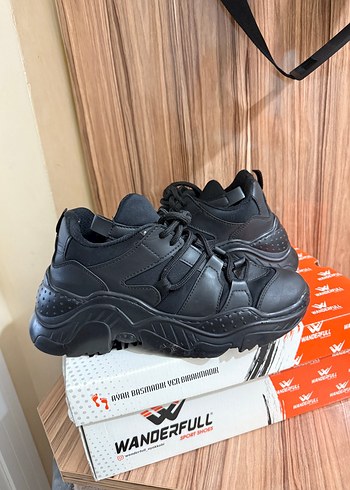 Siyah Bağcıklı Spor Ayakkabı