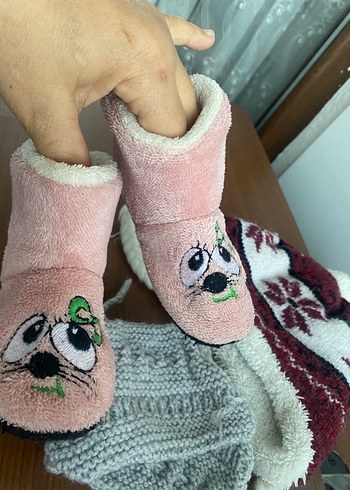 Nakışlı Pembe Kız Çocuk Örgü Ev Terliği - Görsel 3