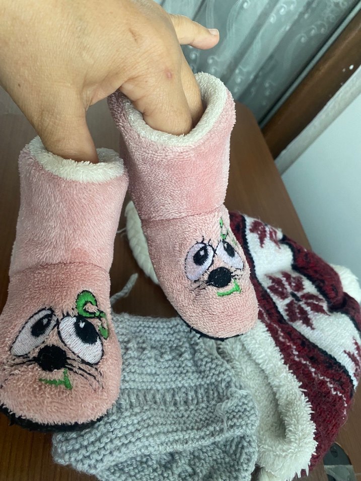 Nakışlı Pembe Kız Çocuk Örgü Ev Terliği - Görsel 3