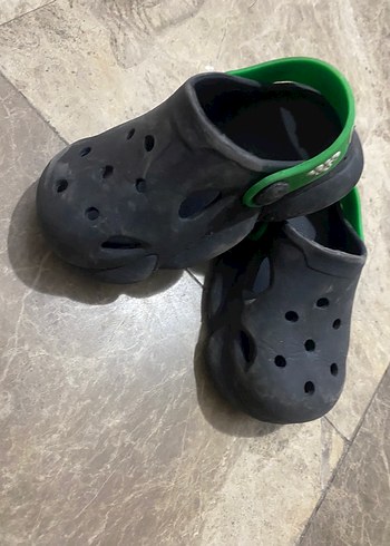 Crocs 22