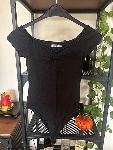 Bershka düşük omuzlu body