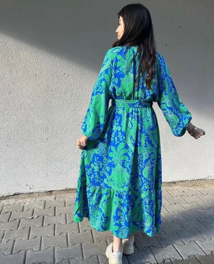 Uzun Kol, Yüksek Yakalı Mavi Batik Elbise - Görsel 3