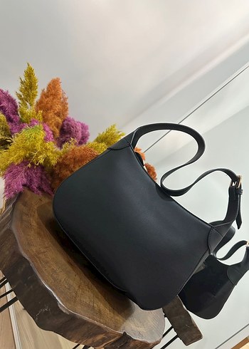 Nine West Kilitli Siyah Süet Kadın Omuz Çantası