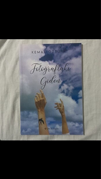 fotoğraftaki giden şiir kitabı