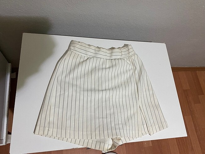 Bershka 100 TL şort etek