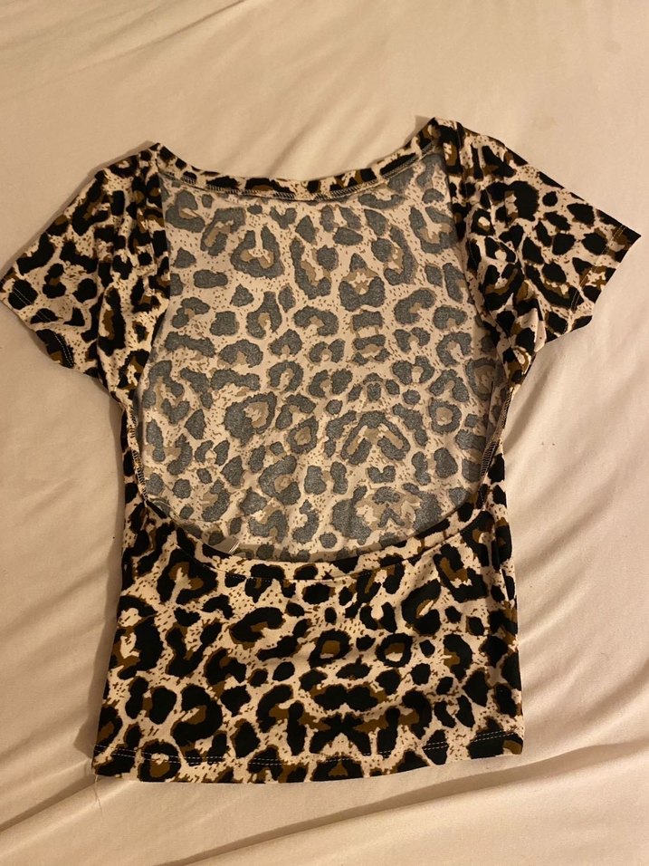 Leopar Desenli Kısa Kollu sırtı açık Bluz - Görsel 2