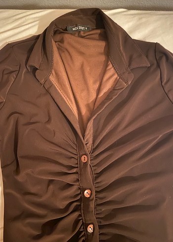 Uzun Kahverengi Düğmeli V Yakalı Kadın Elbise - Görsel 3