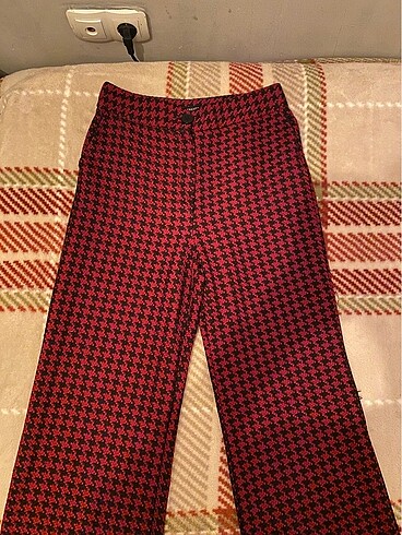 Kırmızı ekose pantolon