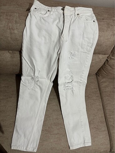 beyaz yırtık mom slim jean