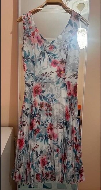 LC Waikiki Şifon kolsuz elbise
