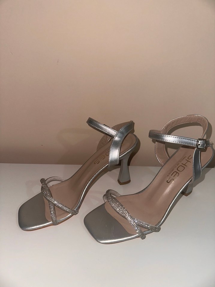 Gri Metal Tokalı Stiletto Kadın Abiye Ayakkabı - Görsel 2