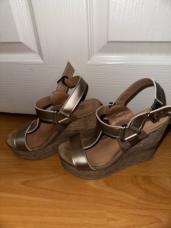 Dore Kadın Dolgu Topuklu Tokalı Sandalet - Görsel 2