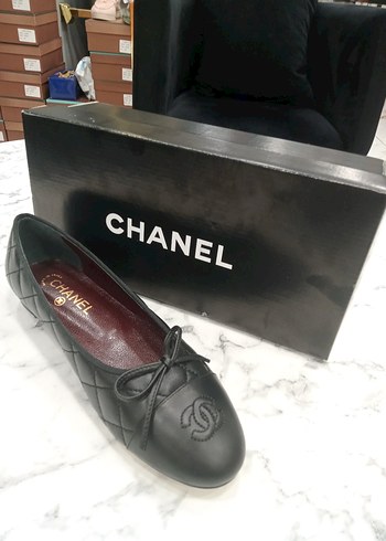 Chanel Siyah Deri Kadın Babet