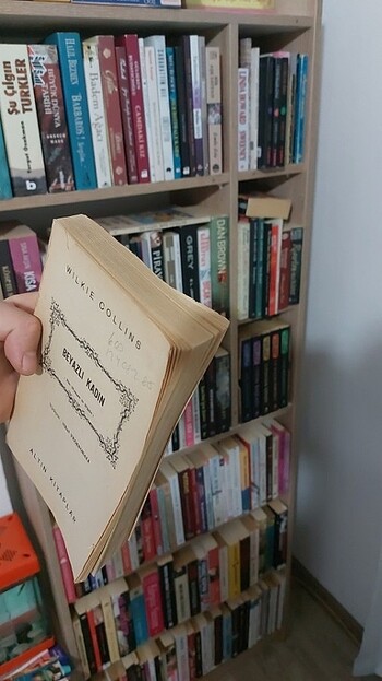 Beden Beyazlı kadın. WILKIE COLLINS