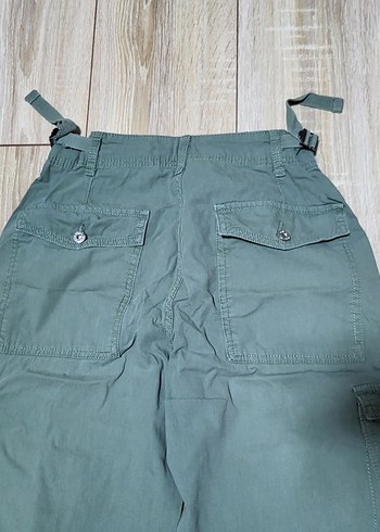m Beden yeşil Renk Bershka Kargo Pantolon Haki