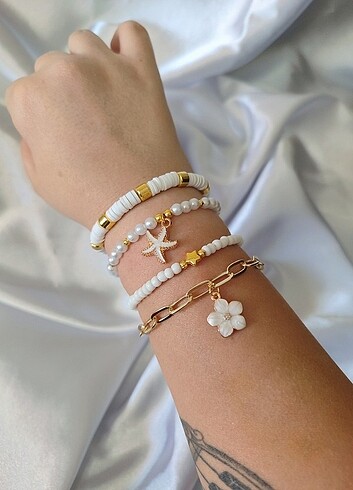 Altın detaylı beyaz bileklik set 