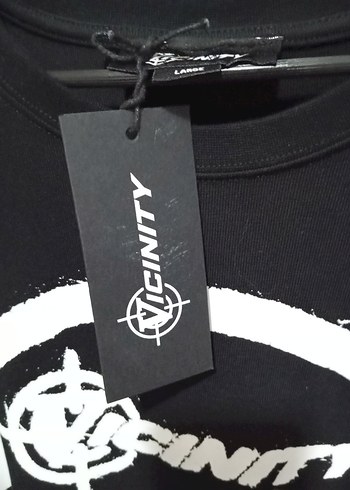 siyah baskılı tişört - Görsel 4