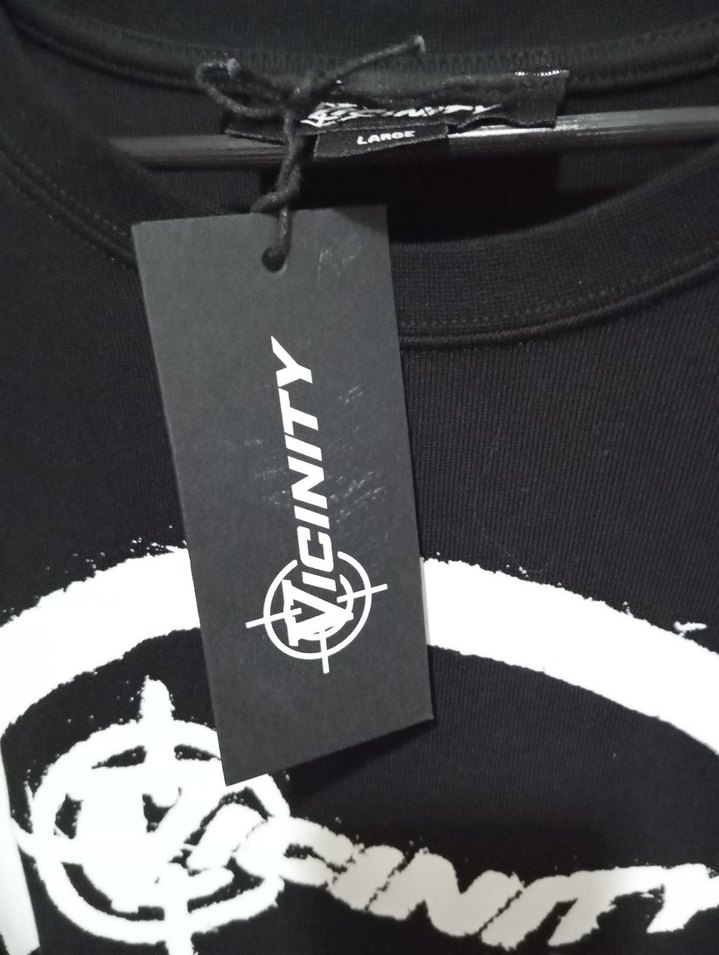 siyah baskılı tişört - Görsel 4